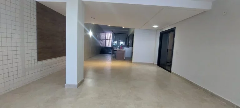 Imagem VENDO UMA LINDA COBERTURACOM 4 QUARTOS 2 SUÍTES DE FRENTE PARA A PRAIA.