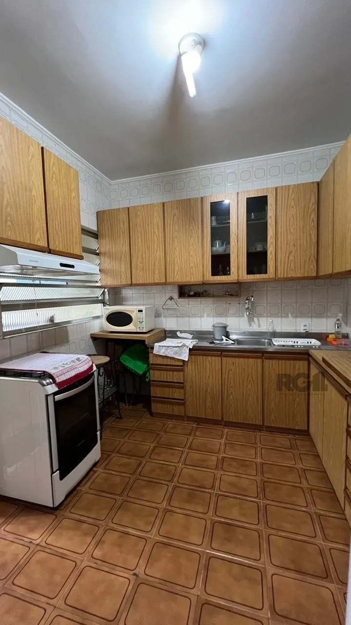 Imagem Apartamentos com 5 quartos, 2 suítes, 4 vagas de garagem, no bairro Santana, Porto Alegre/RS