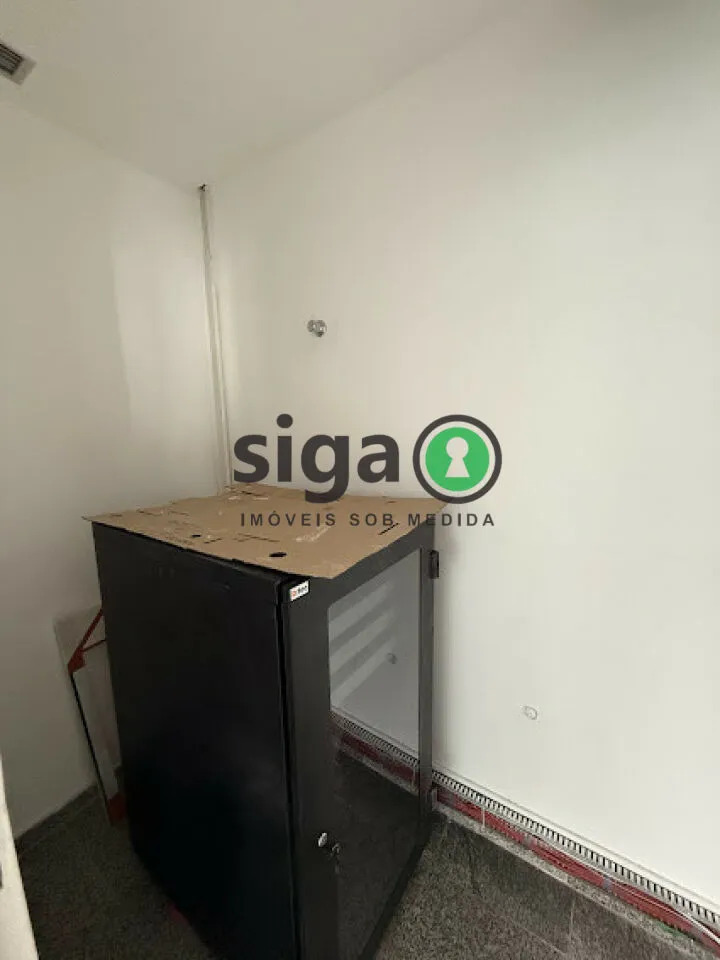 Imagem Sala Comercial de 212m² com 8 Vagas no Edifício Francisco Mellão.