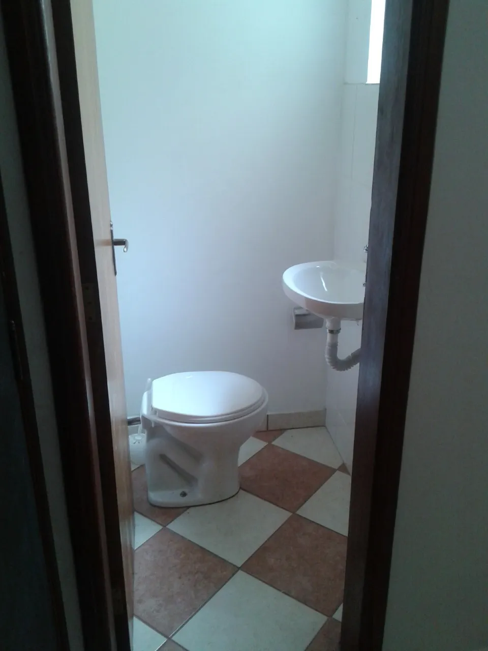 Imagem Sala Comercial para Locação no Centro de Sorocaba-SP: 1 Sala, 1 Banheiro, 12m² de Área