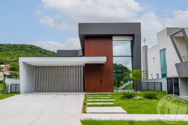 Imagem Linda casa no CALEDÔNIA em Camboriú com 1 Suíte Master + 3