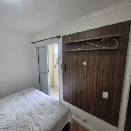 Imagem Apartamento de 55m², localizado no térreo, com 2 dormitórios e 1 vaga de garagem, varandas são e...