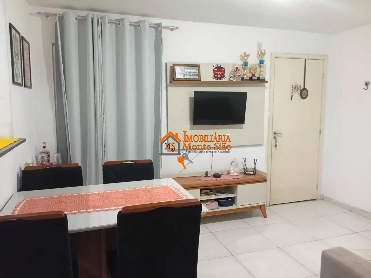 Foto do imóvel Apartamento com 2 dormitórios à venda, 45 m² por R$ 196.000,00 - Água Chata - Guarulhos/SP