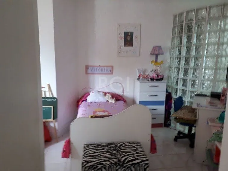 Imagem Casa com 4 dormitórios no bairro Vila Nova