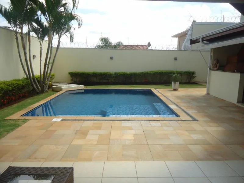 Imagem Casa de alto padrão em condomínio de luxo em Valinhos-SP - 4 quartos, 1 suíte, 3 salas, 6 banheiros, 4 vagas, 320m².