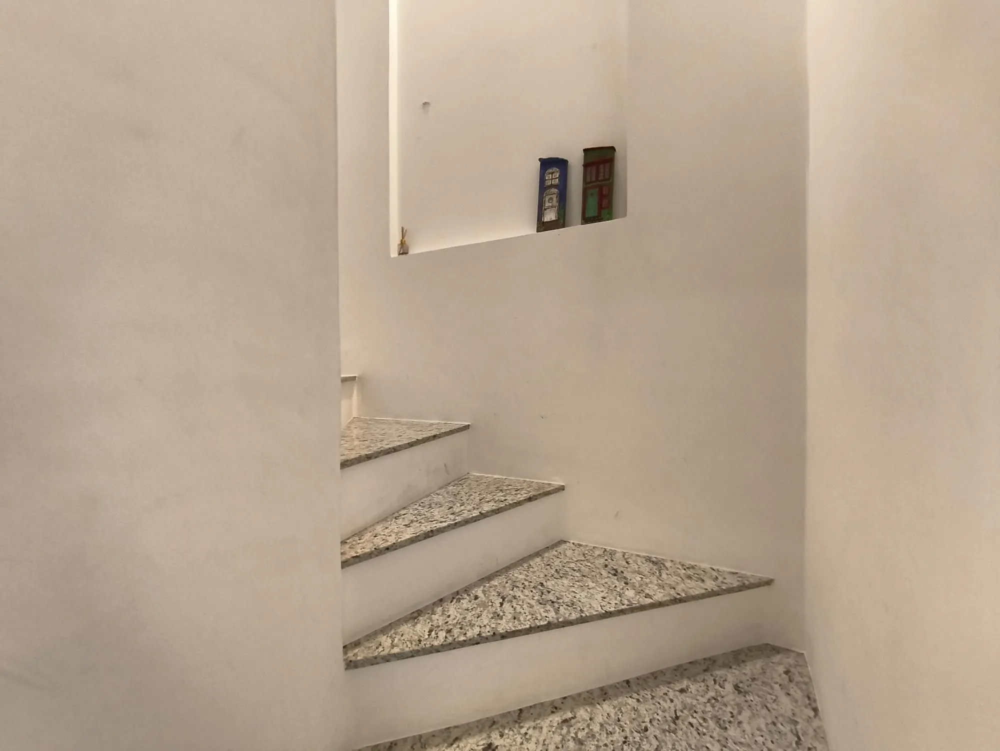Imagem APARTAMENTO 2 DORMITÓRIOS COM 1 VAGA NO MENINO DEUS