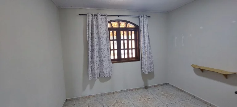Imagem Casa 03 quartos, semi mobiliada, amplo espaço de terreno, Santa Rita, Campo Largo/PR