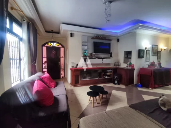 Imagem Casa Térrea com 3 quartos, 4 vagas e edícula - São Vicente / SP