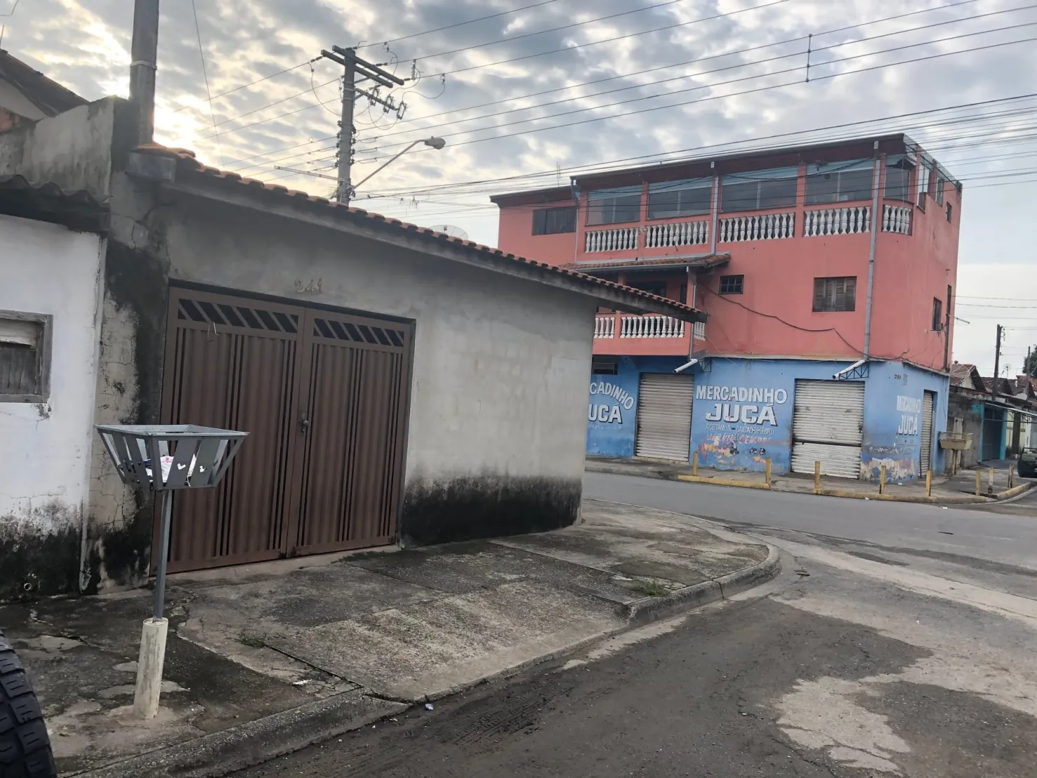 Imagem Casa à venda 2 Quartos, 2 Vagas, 200M², Castolira, Pindamonhangaba - SP