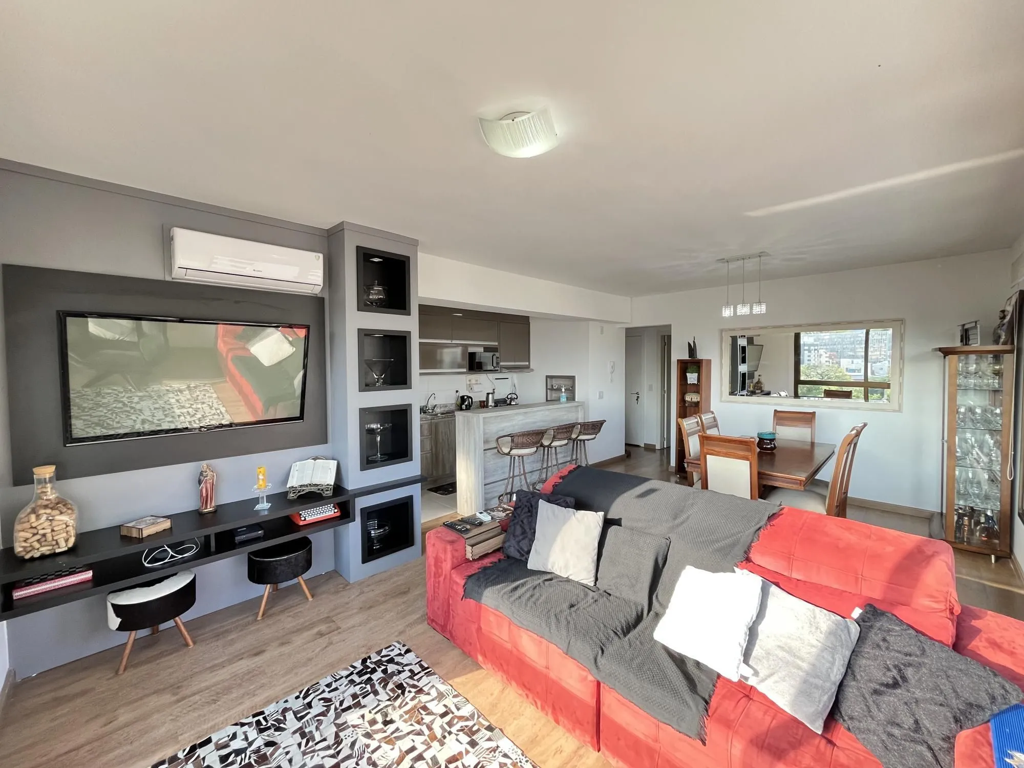 Imagem Apartamento de 3 quartos, suíte e 2 vagas de garagem no bairro Menino Deus POA