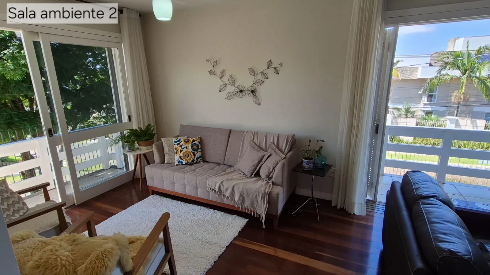 Imagem Excelente casa de 4 dormitórios, 1 suíte e 2 vagas em Novo Hamburgo.