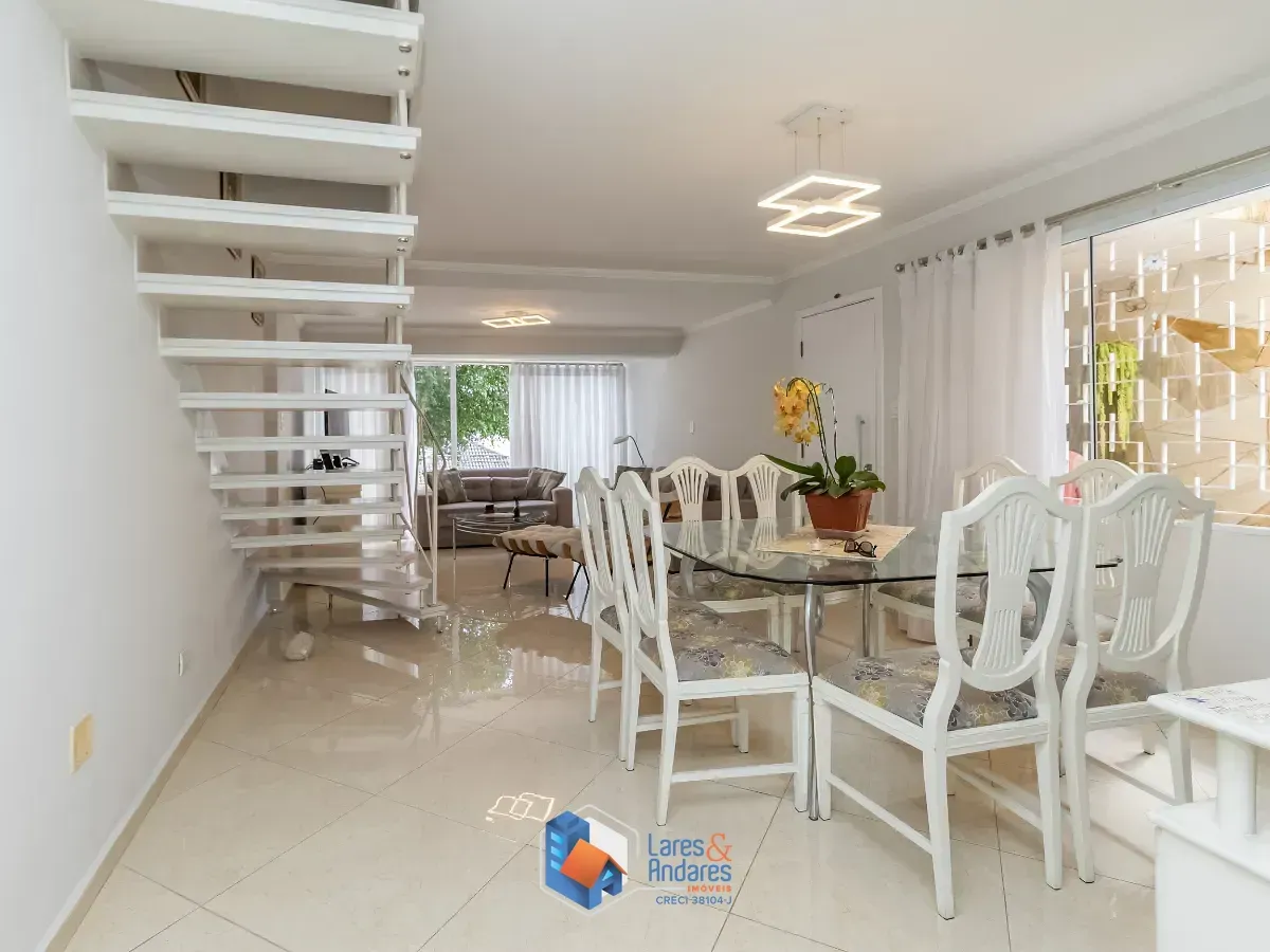 Imagem Casa para venda em Água Fria com 4 quartos, sendo 3 suítes, 243m²