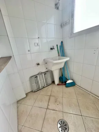 Imagem Apartamento aconchegante com 2 quartos, 2 suítes e localização estratégica, a 200 metros da praia, á venda na Imobiliaria Consulte Imoveis.