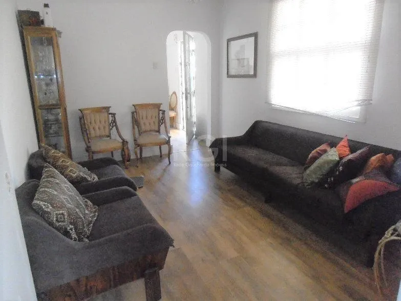 Imagem Casa para Venda - 159m², 3 dormitórios, 3 vagas - Menino Deus