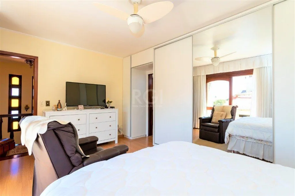 Imagem Casa para Venda - 228m², 4 dormitórios, sendo 1 suites, 5 vagas - Teresópolis