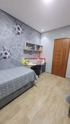 Imagem EXCLUSIVO. Vendo Super oportunidade no Jardim Sabará, região de Campo Grande, Sobrado de 163m² de Área Útil, imóvel com 3 Andares, São 3 Dormitórios, 1 sendo Suíte, Sala de Tv, Sala de Jantar, Cozinha ampla, Sótão com Sacada,lavabo, Lavanderia, Churrasque