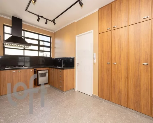 Imagem Apartamento em Perdizes com 145m² em rua tranquila e andar alto.