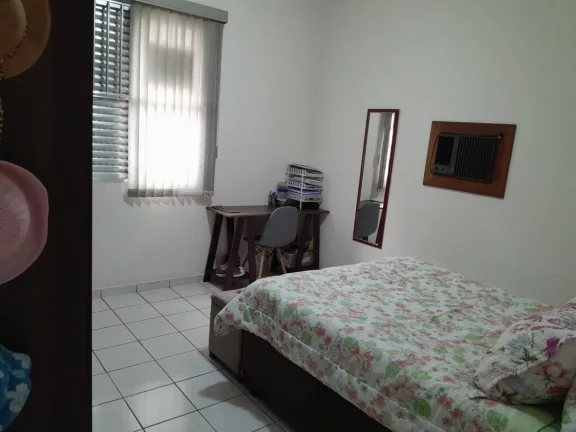 Imagem Sobreposta Alta, com Garagem Fechada, Ponta da Praia
