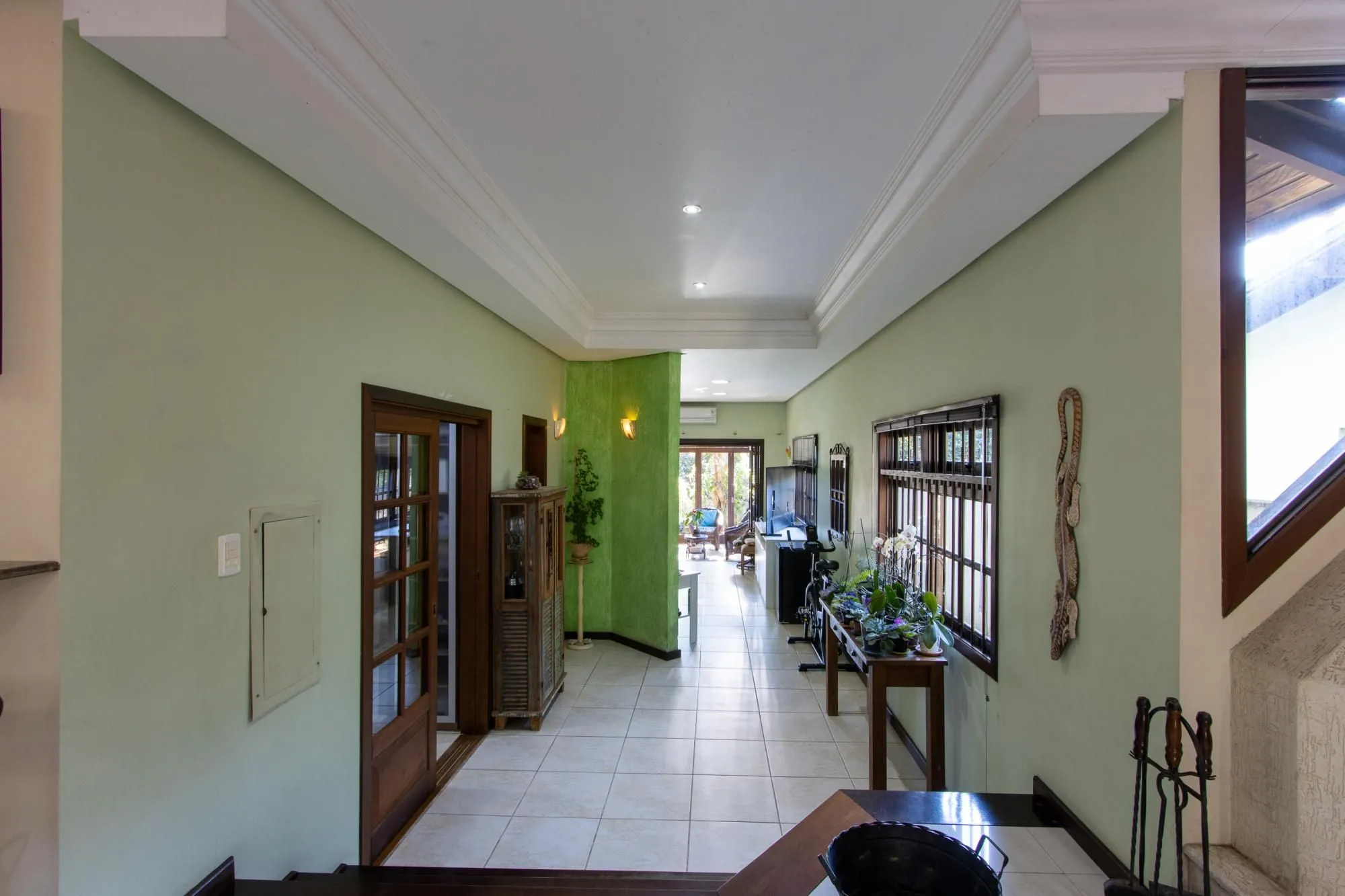 Imagem Casa com 3 quartos e 357m² à venda em Tristeza, Porto Alegre.