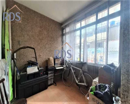 Imagem Vende um excelente sobrado de 216m² em ótima localização