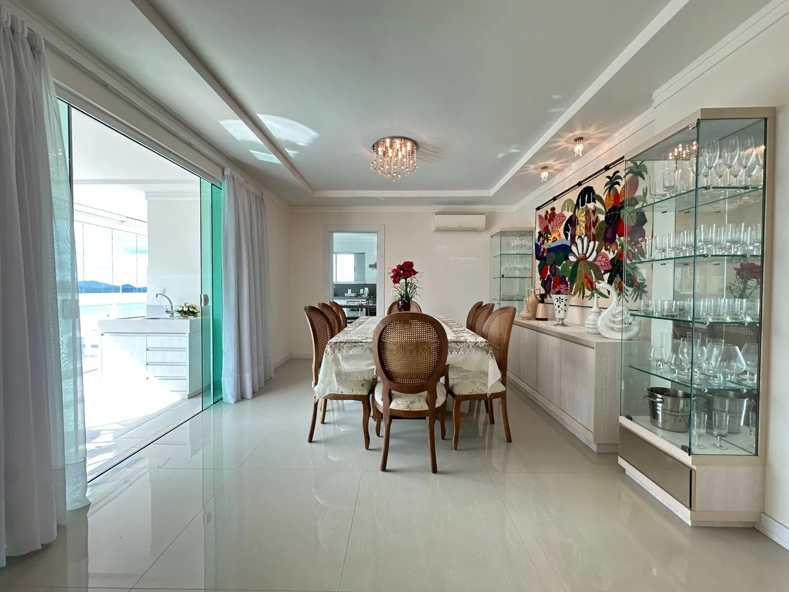 Imagem Apartamento com vista para o mar à venda com 202m2 por R$ 4.800.000,00