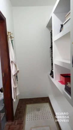 Imagem Casa Espaçosa com 3 Quartos, Suíte, Churrasqueira e Garagem para 4 Carros – Conforto e Praticidade para Sua Família!