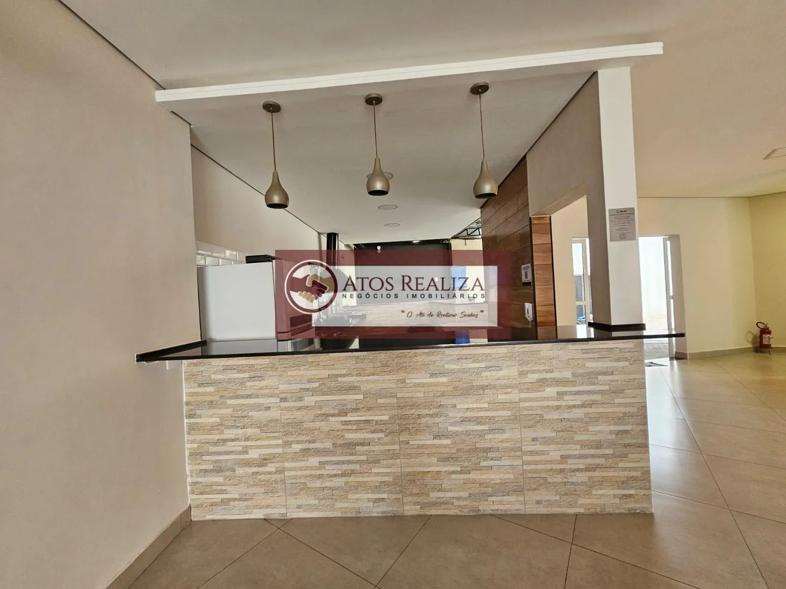 Imagem Casa à venda em condomínio fechado na região de Campo Grande, São Paulo | 2 dorms, 2 vagas paralelas, corredor lateral.