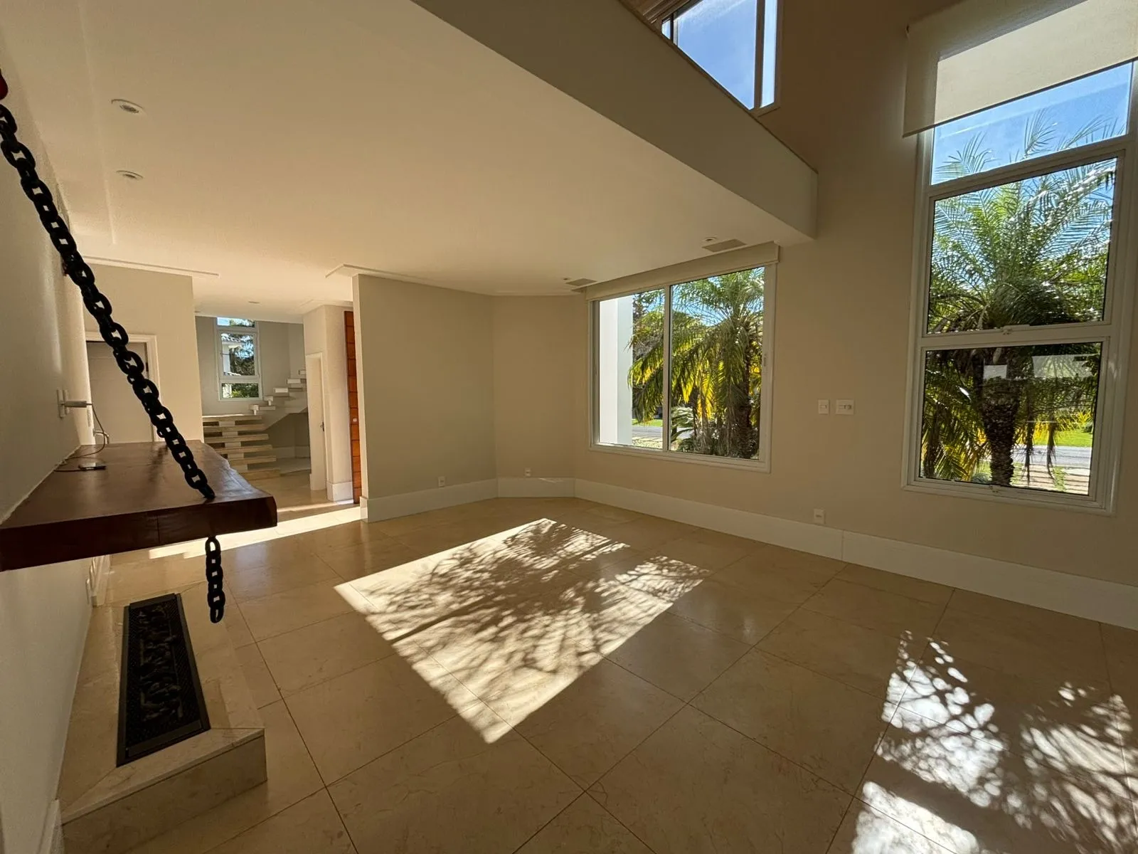 Imagem Casa de alto padrão à venda no Lago Azul Golf Club, com 4 suítes, piscina aquecida e 640 m² construídos