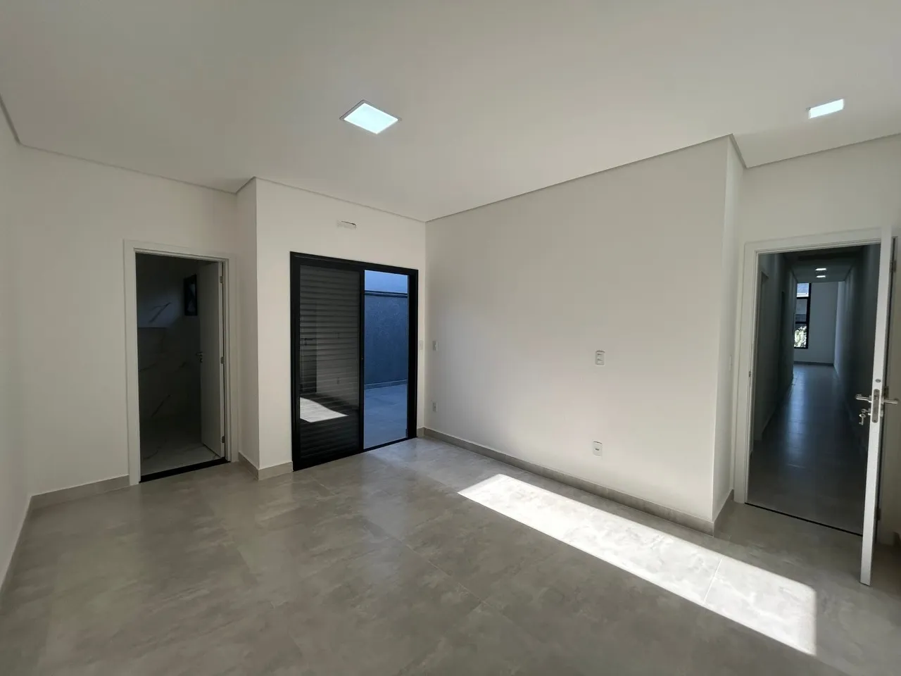 Imagem Imperdível! Casa em condomínio à venda em Sorocaba-SP, bairro Wanel Ville, 3 quartos, 3 suítes, 1 sala, 4 banheiros, 2 vagas, 132m².