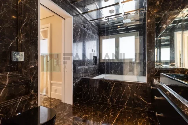 Imagem Deslumbrante duplex para locação, totalmente equipado com detalhes sofisticados e acabamentos premium. Localizado em uma das regiões mais cobiçadas de