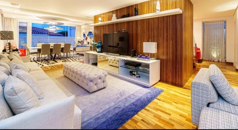 Imagem Imperdível oportunidade de adquirir uma casa no Pacaembu, São Paulo-SP, com 3 quartos, 3 suítes, 3 salas, 5 vagas de garagem e 380m².