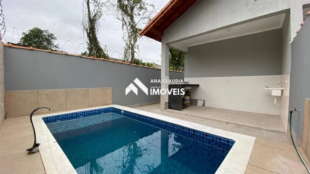 Imagem Casa nova com piscina na praia de Itanhaém, 400 metros da Av. marginal lado serra.