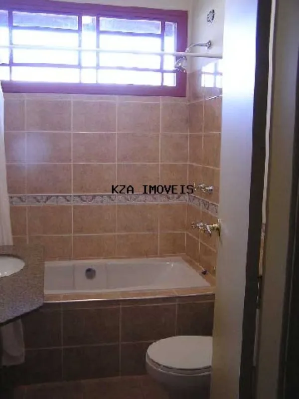 Imagem Imponente mansão de alto padrão em condomínio exclusivo de Valinhos-SP: 4 quartos, 2 suítes, 5 banheiros, 3 vagas, 450m².