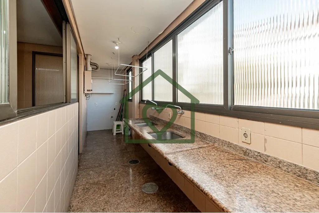 Imagem Apartamento de 330m2 privativos em localização privilegiada no bairro Rio Branco, a apenas duas qu...