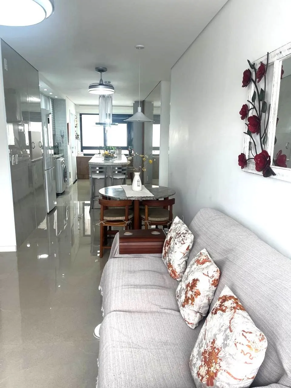 Imagem Apartamento no bairro Cristal de 2 dormitórios e vaga MOBILIADO