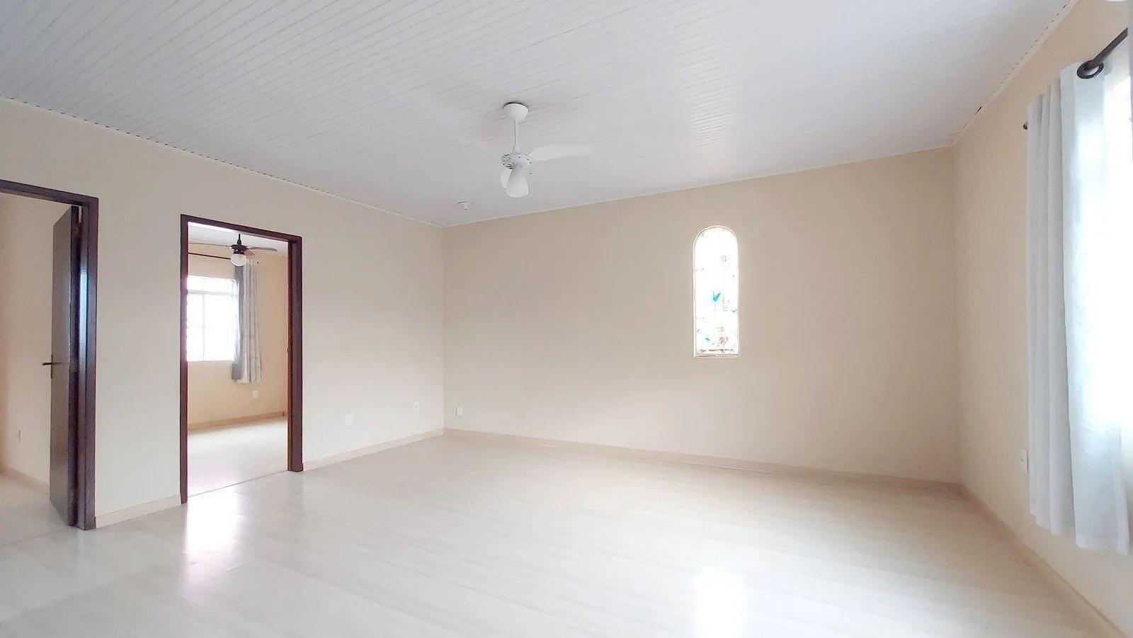 Imagem Casa com 3 dormitórios á venda no Bairro Sarandi, Porto Alegre