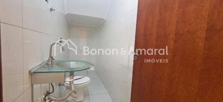 Imagem Localizada em um tranquilo bolsão residencial, com terreno plano e posição estratégica, este sob...