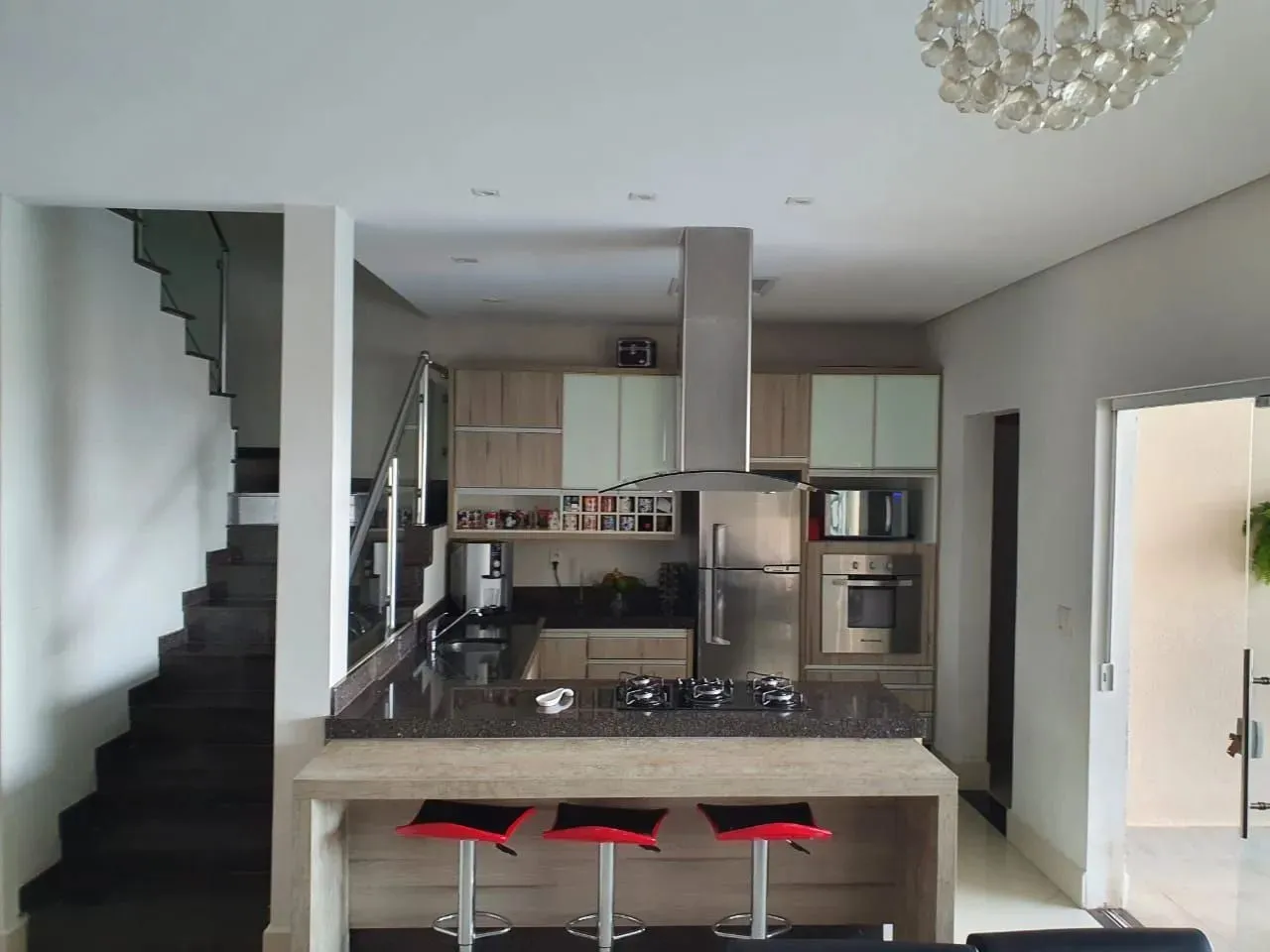Imagem Espetacular casa em condomínio à venda em Sorocaba-SP, Horto Florestal - 3 quartos, 1 suíte, 3 salas, 2 vagas, 177m²!