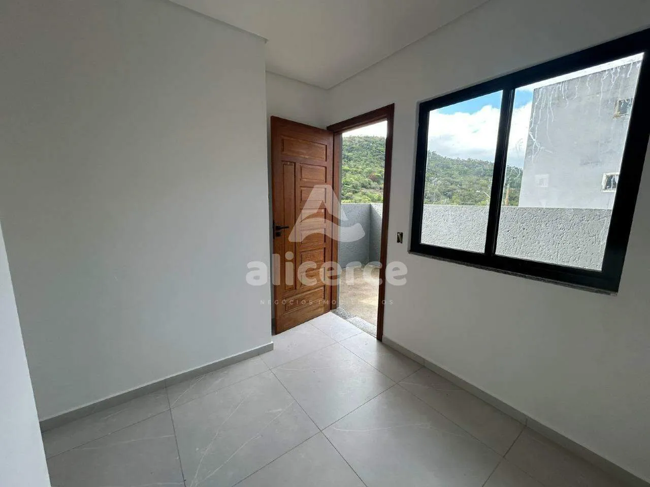 Imagem Sobrado à venda com 2 quartos , 47m² em Bela Vista Palhoça