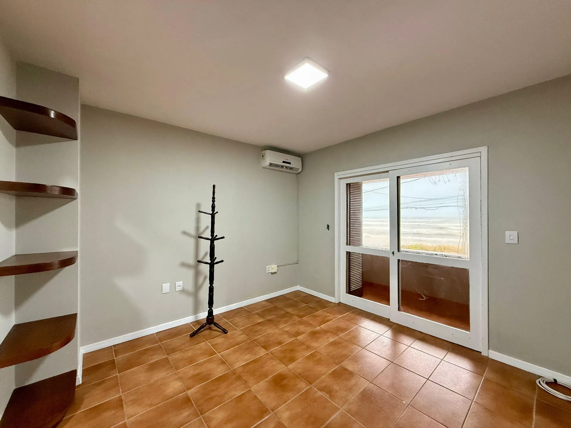 Imagem Triplex à venda em Xangri-lá, Centro, com 3 quartos, 111m2