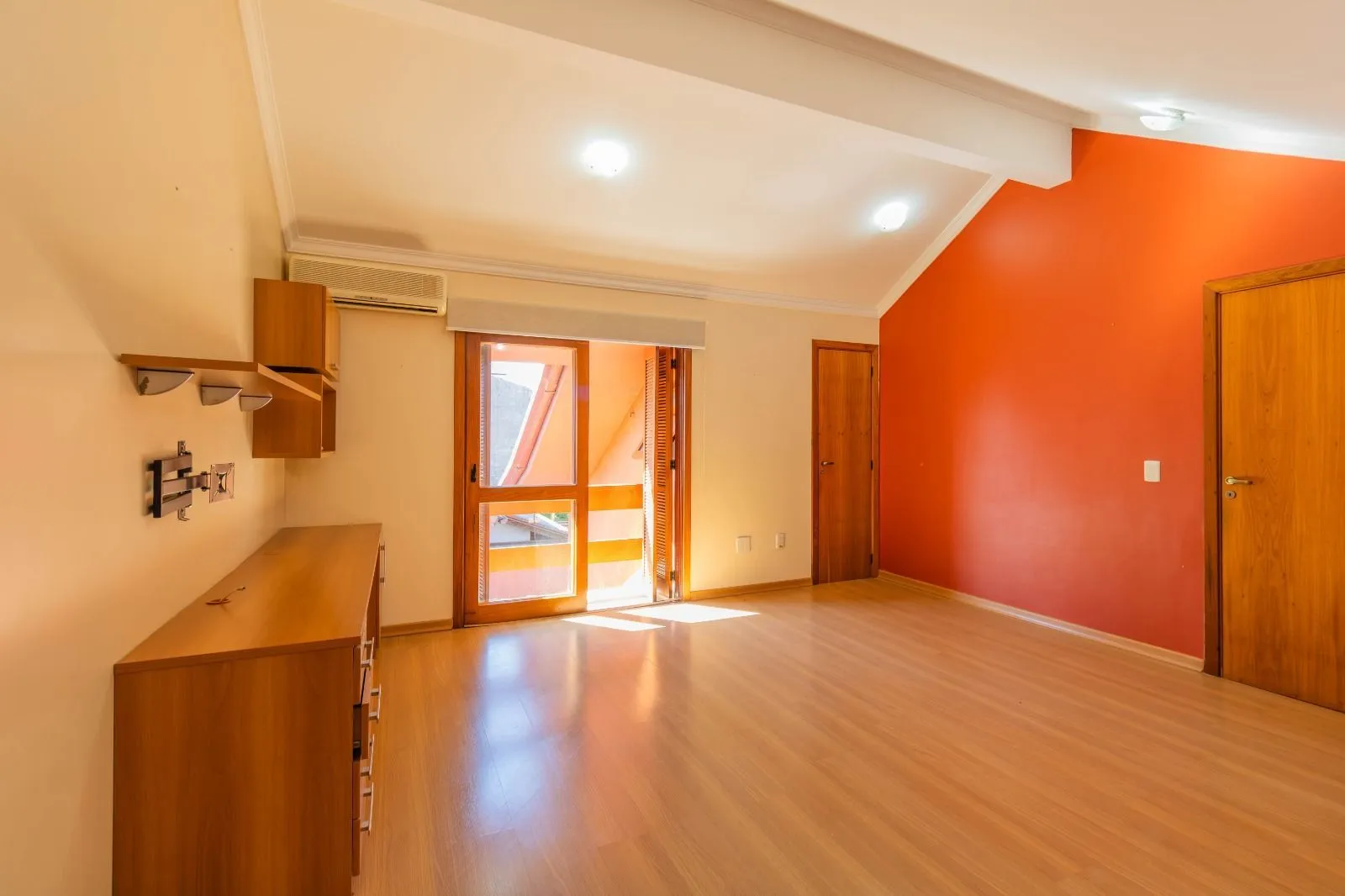 Imagem Casa Condominio para Venda - 286.89m², 4 dormitórios, sendo 2 suites, 2 vagas - Cristal