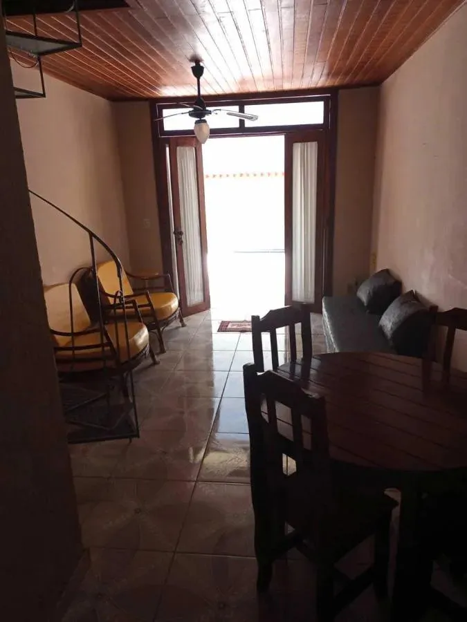 Imagem Casa em Condomínio para Venda em Cabo Frio / RJ no bairro Peró