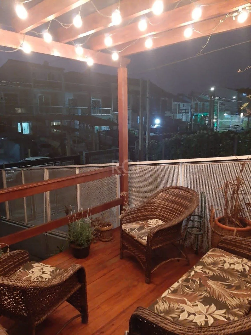 Imagem Casa com 3 dormitórios 2 suítes, área gourmet, vaga de estacionamento, Guarujá, Porto Alegre RS