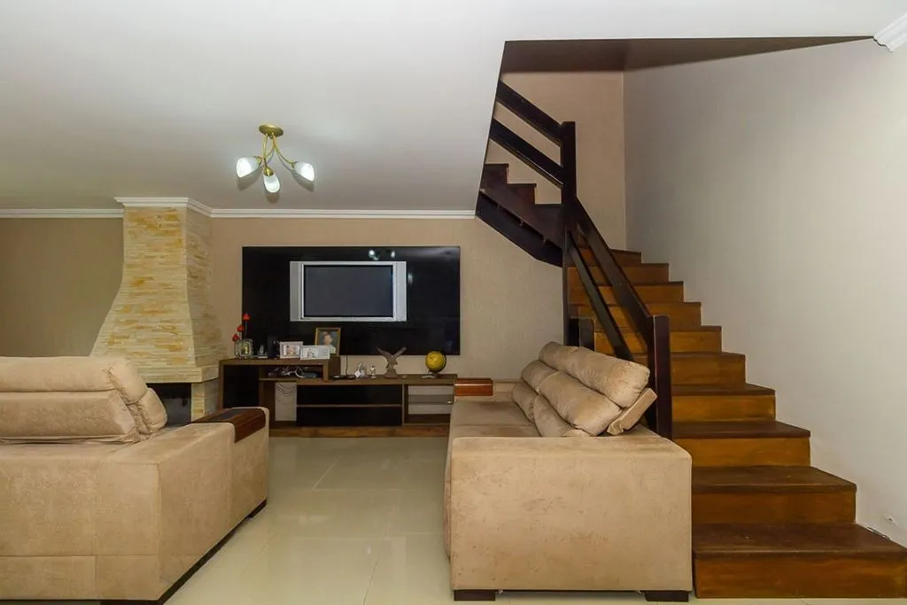 Imagem Casa de 4 dormitórios à venda no Bairro Ipanema - Porto Alegre