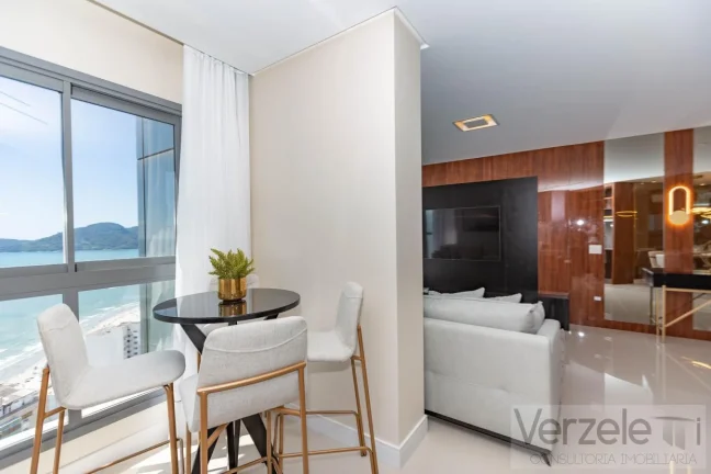 Imagem Apartamento 4 ou + dormitórios para Venda em Balneário Camboriú / SC no bairro Centro