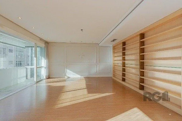 Imagem Vende-se luxuoso apartamento 3 quartos c/ suíte, dependência de empregada, gabinete, 2 vagas cobertas - 283m² - Moinhos de Vento