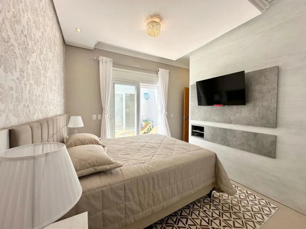 Imagem Casa em Condominio 4 Dormitórios - Bairro Araçá