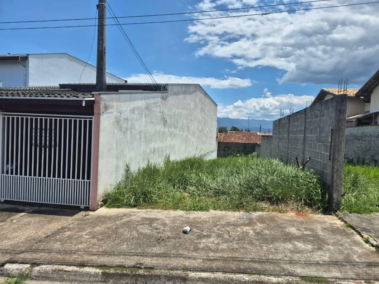 Imagem Terreno em Localização Central no Bairro Mombaça, Próximo a Escola, Mercado e Centro Comunitário, Ideal para Construção