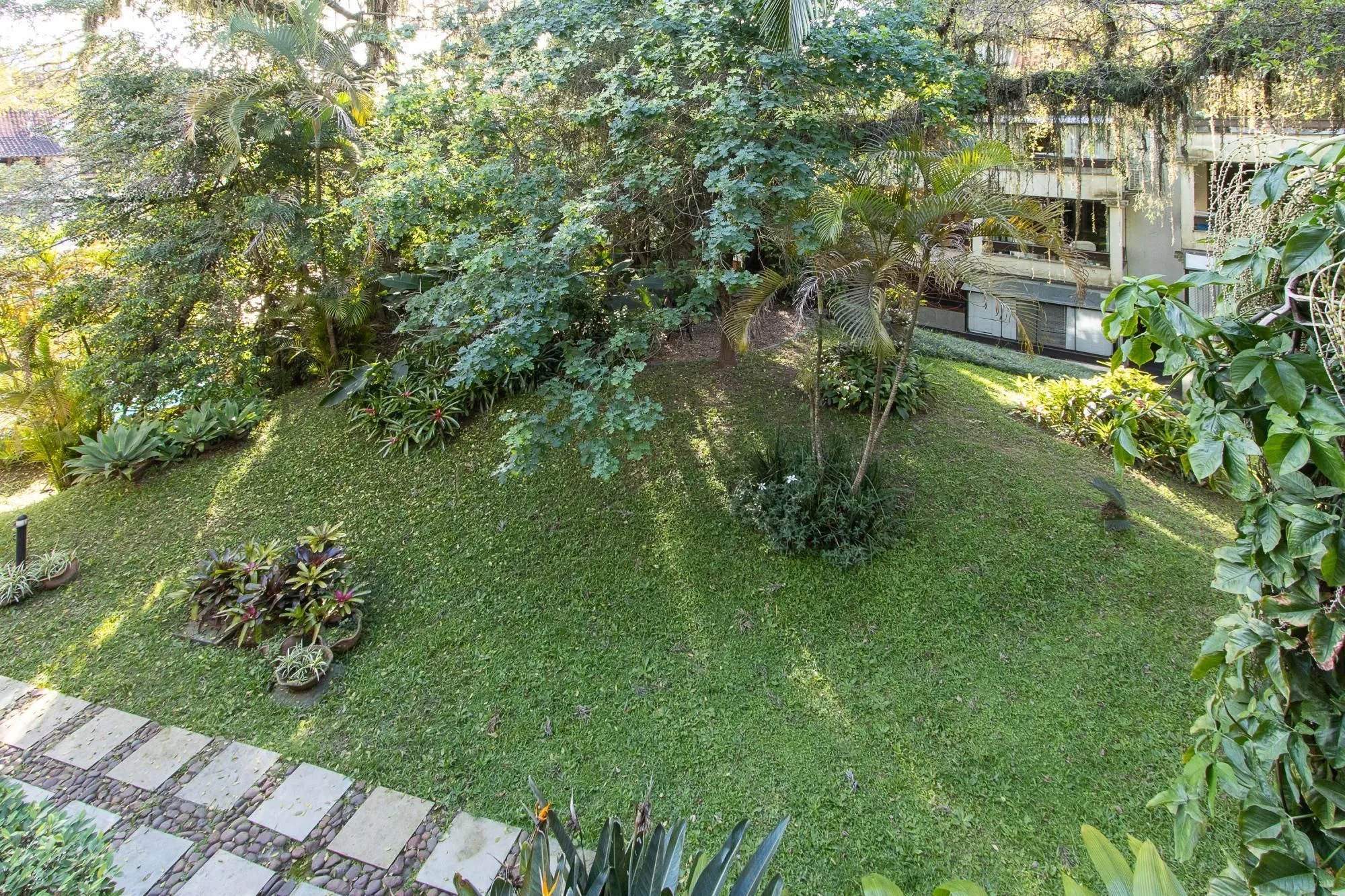 Imagem Apartamento bairro Cavalhada com 03 dormitórios, gabinete e 2 vagas 134,35m2 privativos!