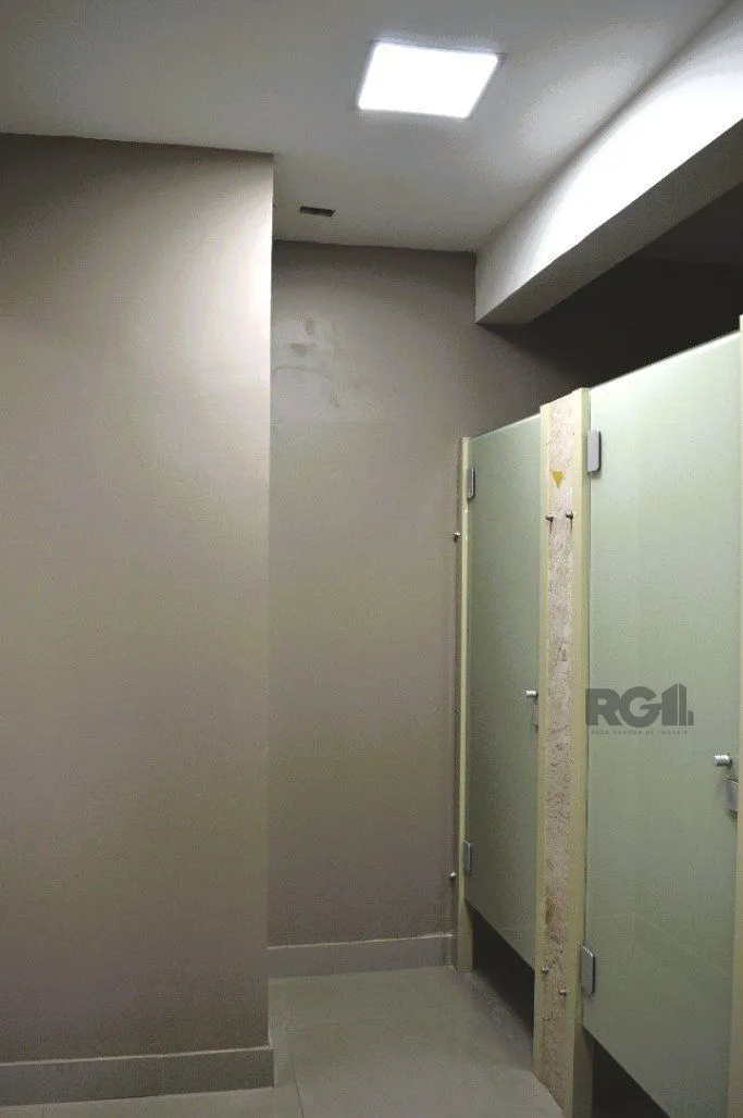 Imagem ANDAR INTEIRO NA GALERIA MALCOM 22º - SALA COMERCIAL LINDA E REFORMADA